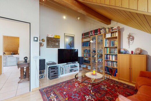 wohnzimmer mit wood ceiling, holzdecke, vaulted ceiling, dachschräge, und drywall