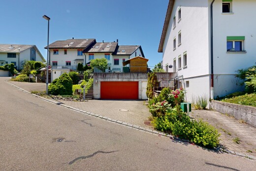 außenansicht mit auffahrt, day time, stuckverkleidung, und eingebaute garage