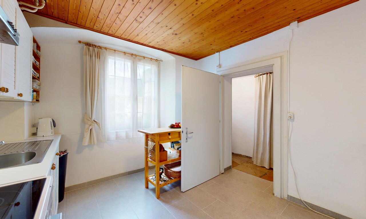 cuisine avec cloison sèche, drywall, lumière naturelle, natural light, et inside property