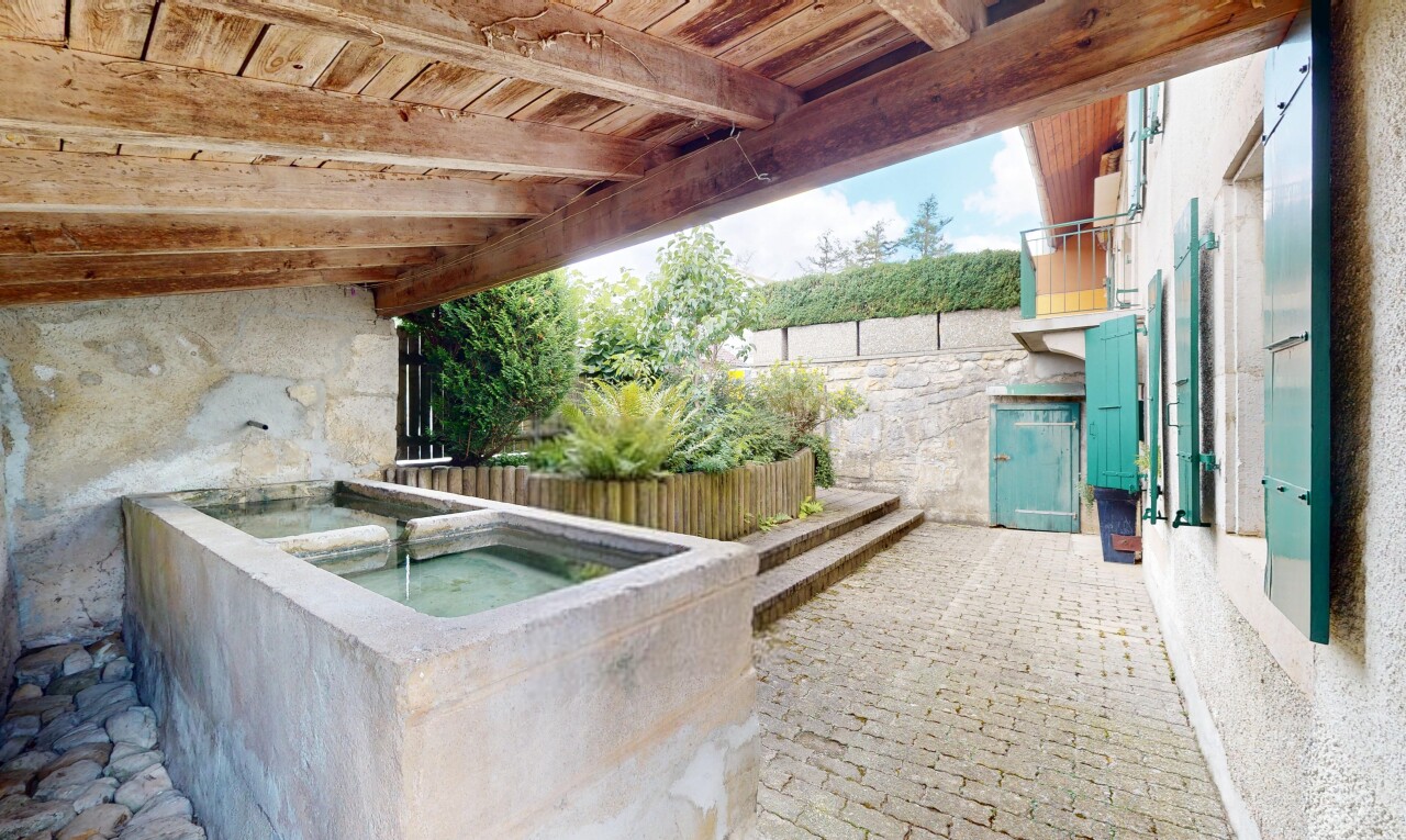 terrasse avec terrasse, from property, clôture, et day time