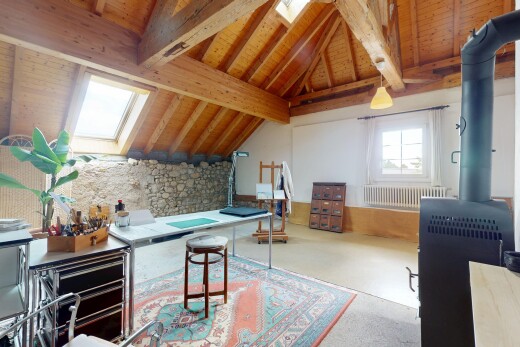 cuisine avec puits de lumière, plafond voûté, vaulted ceiling, plafond à poutres, et beamed ceiling