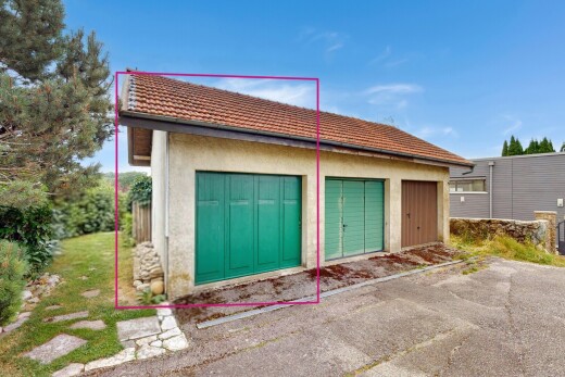façade avec bardage en stuc, property visible, day time, toit en tuiles, et structure extérieure