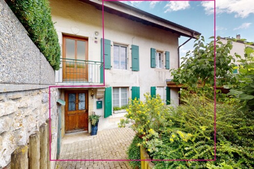 façade avec bardage en stuc, property visible, day time, et balcon
