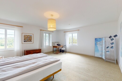 chambre avec drywall, cloison sèche, carpet, moquette, et natural light