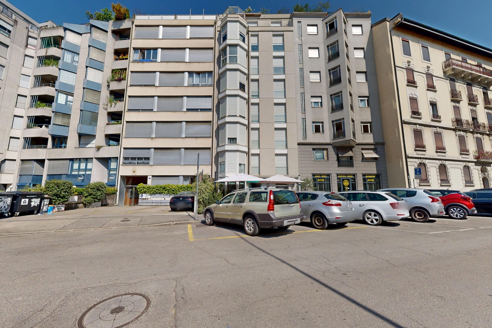 extérieur du bâtiment avec parking, day time, from community, vue sur le complexe d'appartements, et apartment complex view