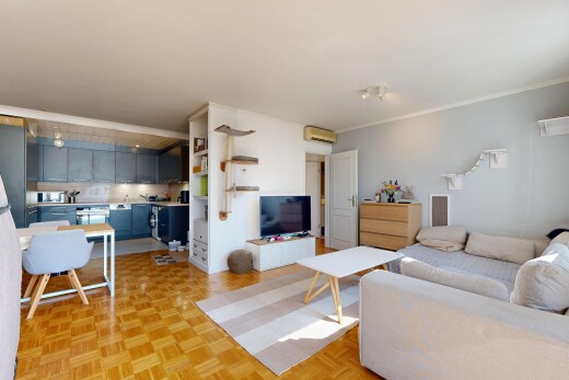salon / salle à manger avec parquet floor, inside property, sol en finition bois, wood finish floor, et cloison sèche