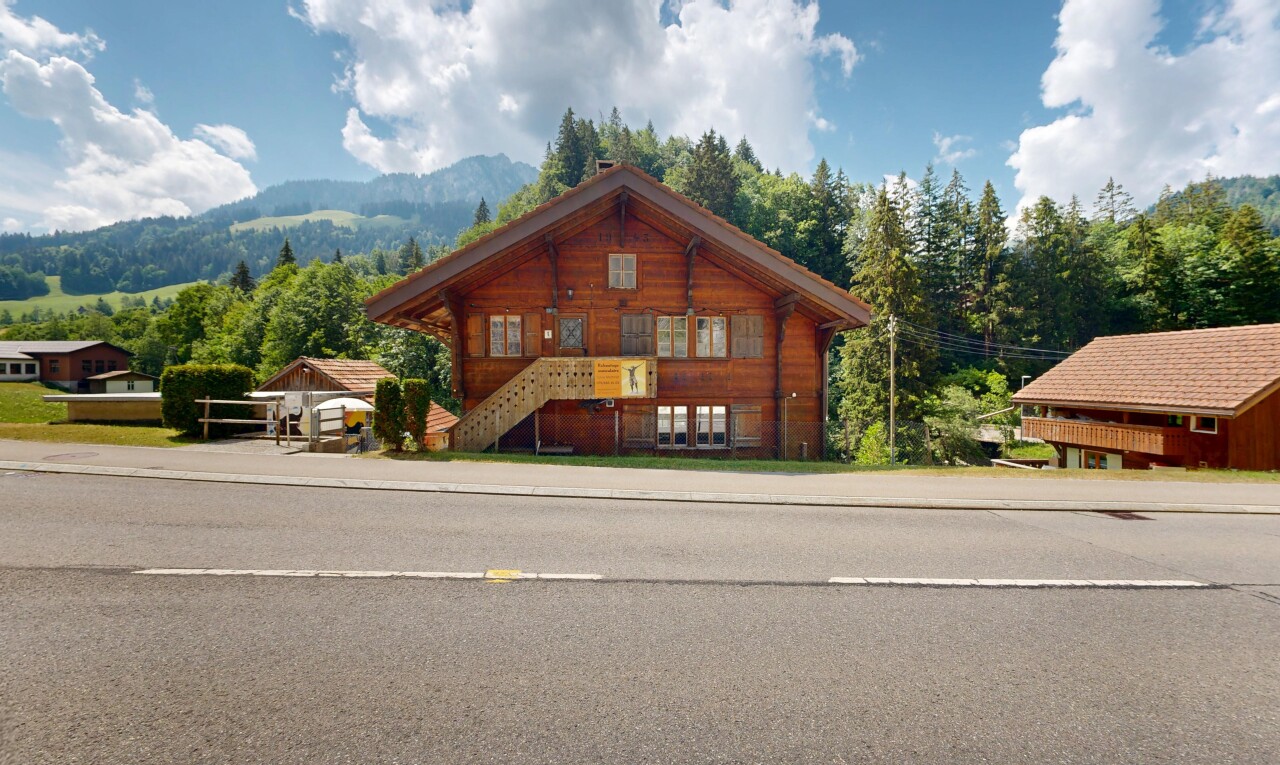 façade avec bardage en bois, bardage horizontal, day time, escaliers, et mountain view