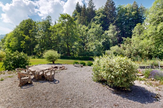 garden featuring a fire pit