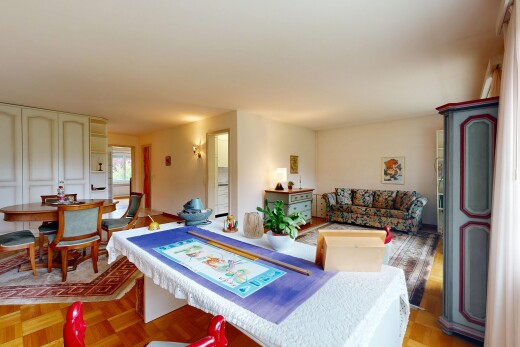 salon / salle à manger avec inside property, cloison sèche, drywall, et parquet floor