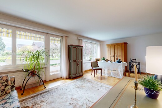 salon / salle à manger avec inside property, lumière naturelle, natural light, sol en finition bois, et wood finish floor