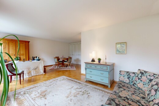 salon avec inside property, drywall, cloison sèche, et parquet floor