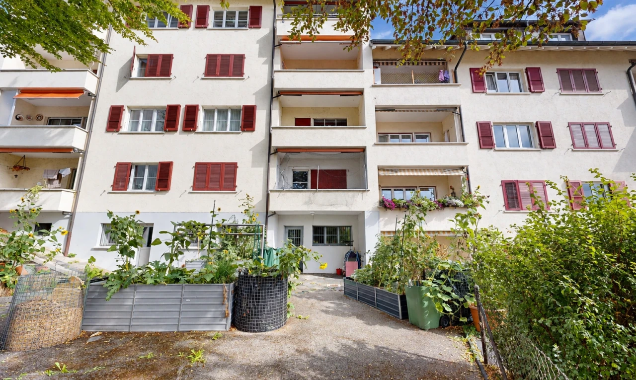view of apartment building / complex