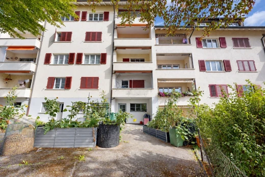 view of apartment building / complex