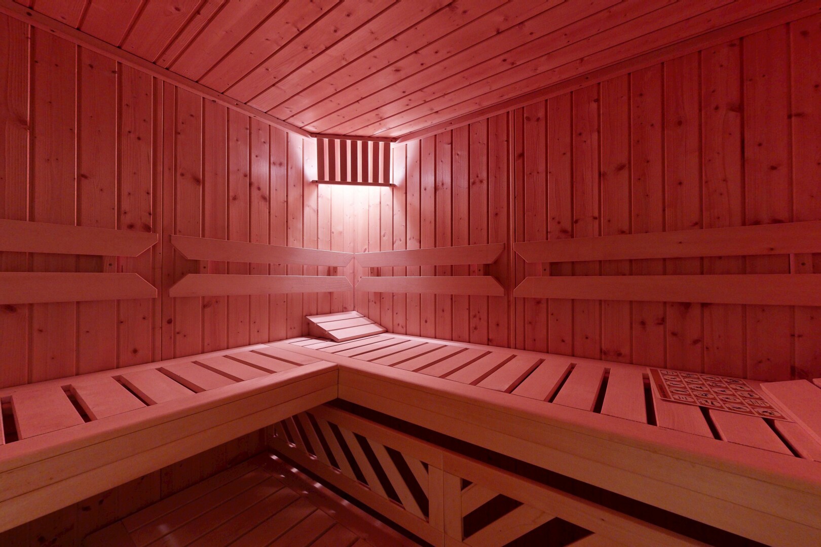 chambre avec sauna et inside property