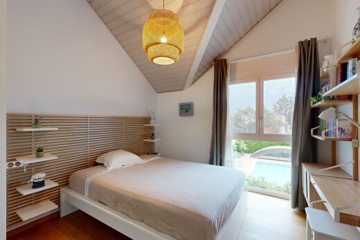 chambre avec inside property, plafond en bois, wood ceiling, cloison sèche, et drywall