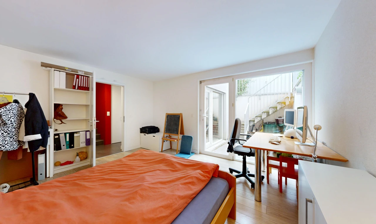 chambre avec accès à l'extérieur, escaliers, cloison sèche, drywall, et wood finish floor