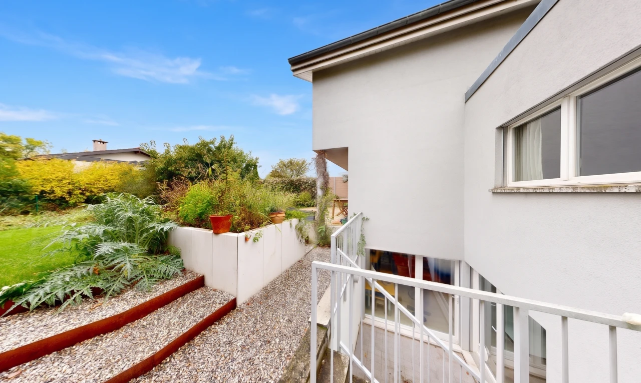 terrasse avec from property, day time, et balcon