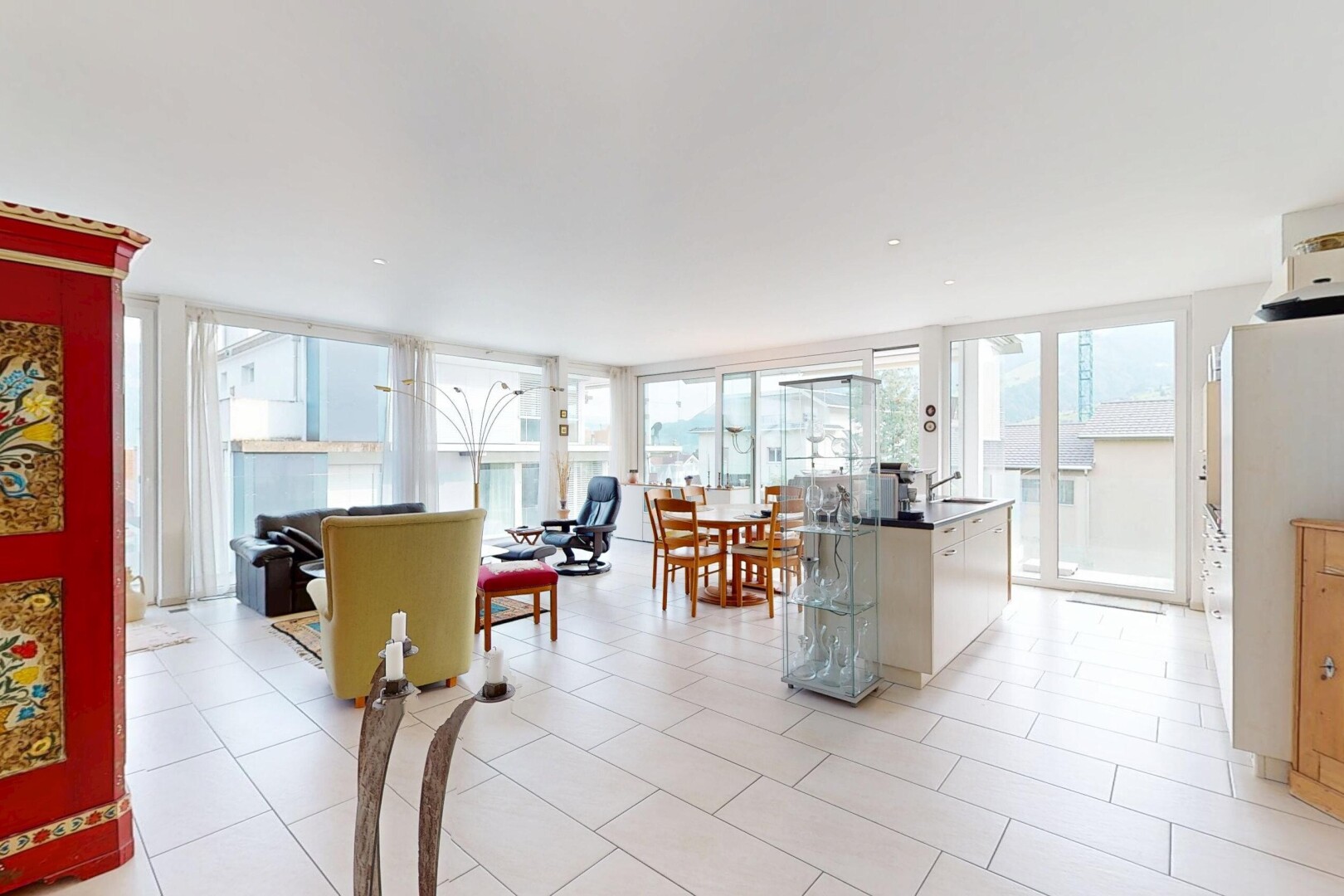 küche mit natürliches licht, natural light, inside property, bodendeckenfenster, und floor ceiling windows