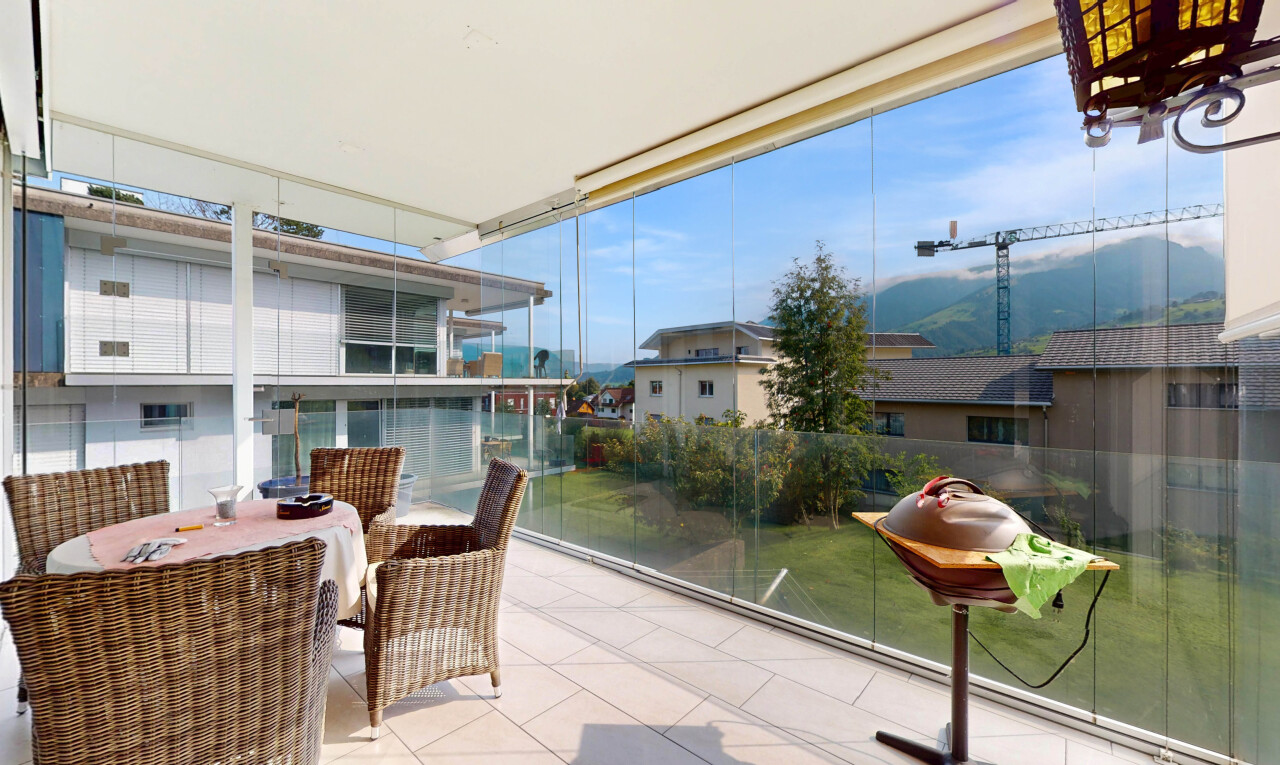 terrasse mit wintergarten, day time, blick auf die berge, mountain view, und balkon