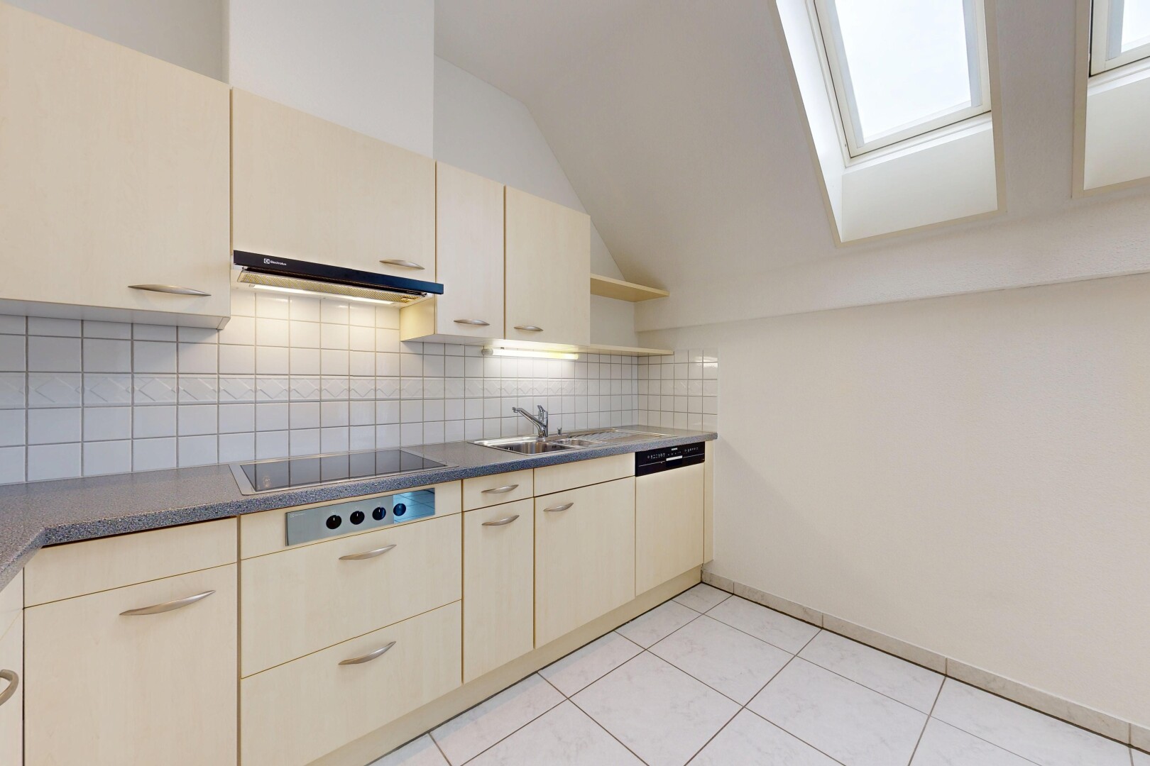 küche mit arbeitsplatten, dark countertops, drywall, gipskartonwand, und dunstabzugshaube