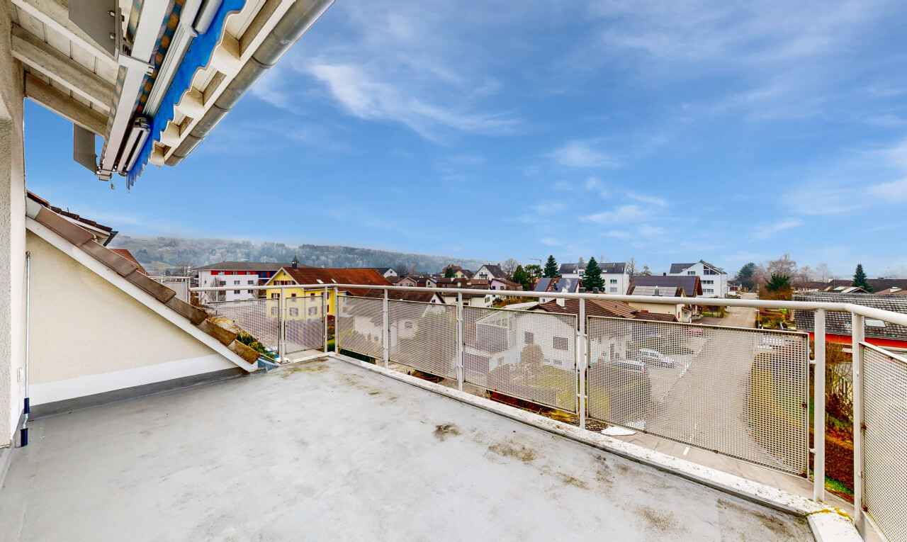 terrasse mit zaun, residential view, wohngebietblick, day time, und from property