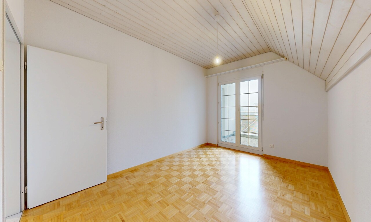 leerer raum mit wood ceiling, holzdecke, wood finish floor, holzfußboden, und parquet floor