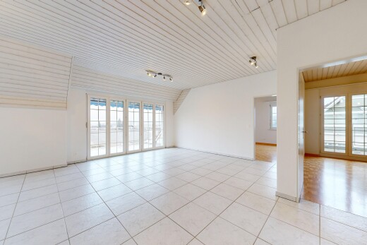 pièce vide avec track lighting, éclairage sur rail, drywall, cloison sèche, et inside property
