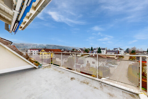 terrasse mit zaun, residential view, wohngebietblick, day time, und from property