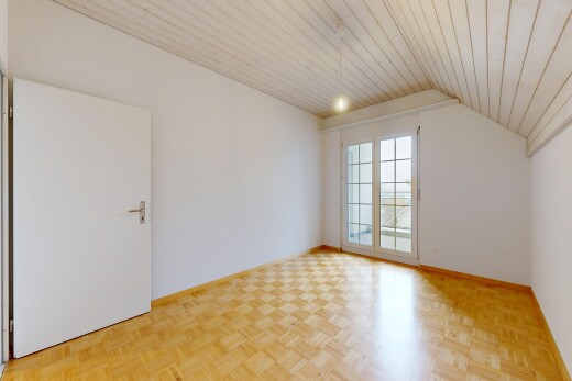 pièce vide avec wood ceiling, plafond en bois, wood finish floor, sol en finition bois, et parquet floor