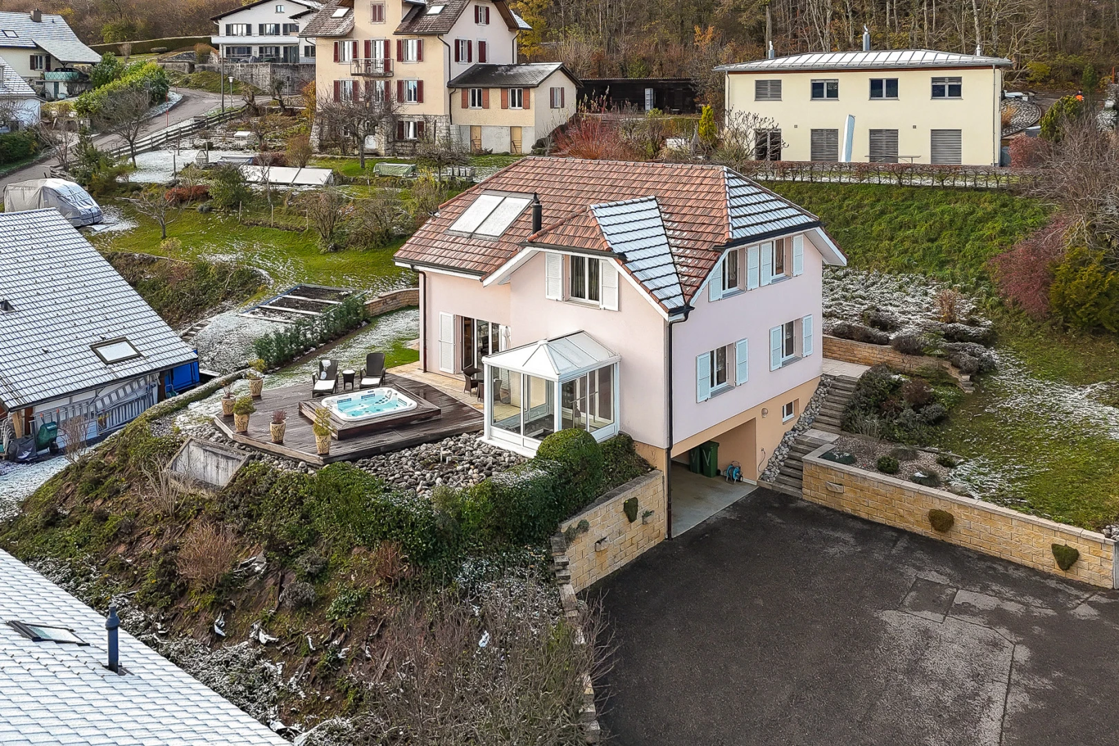 façade avec vue résidentielle