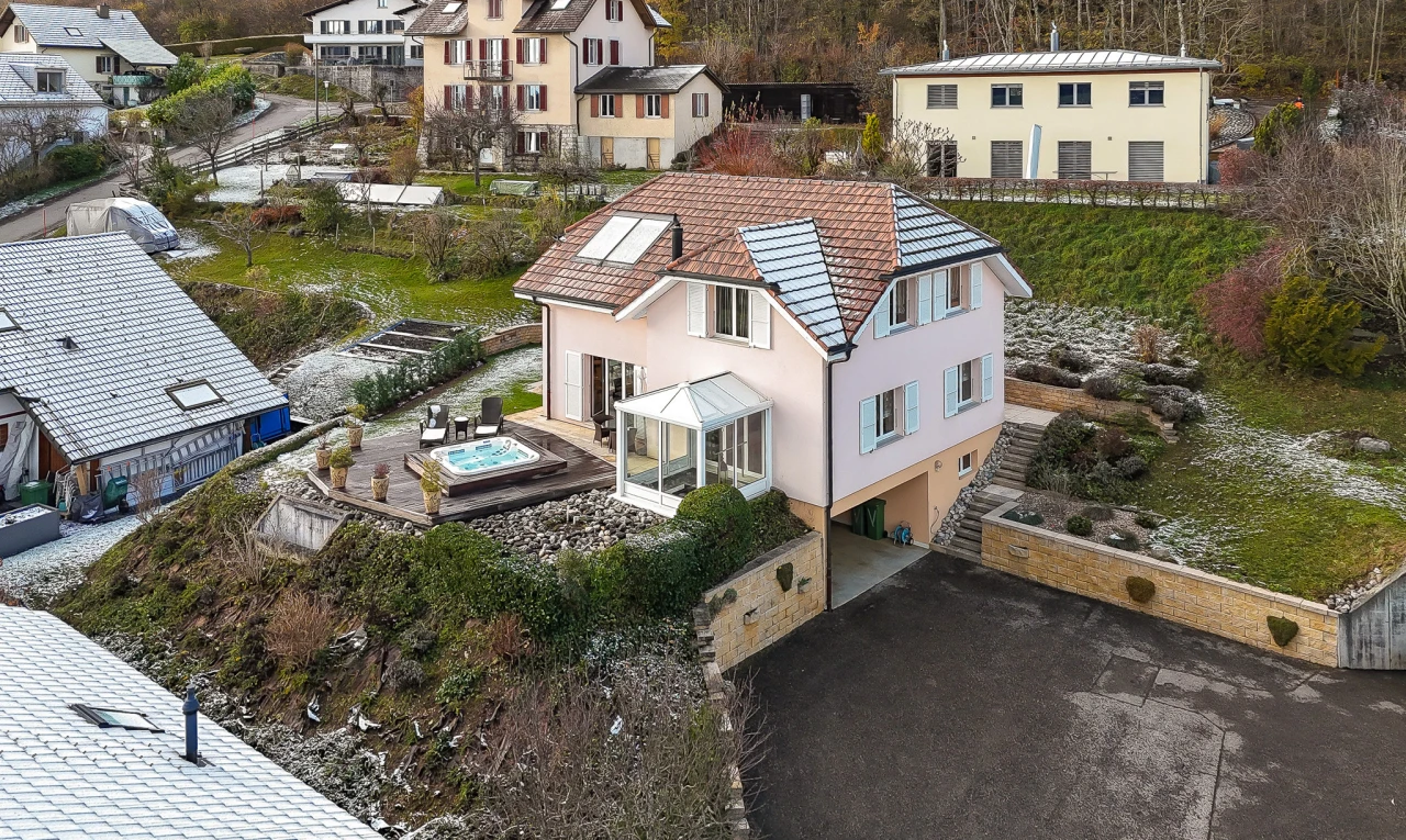 façade avec vue résidentielle