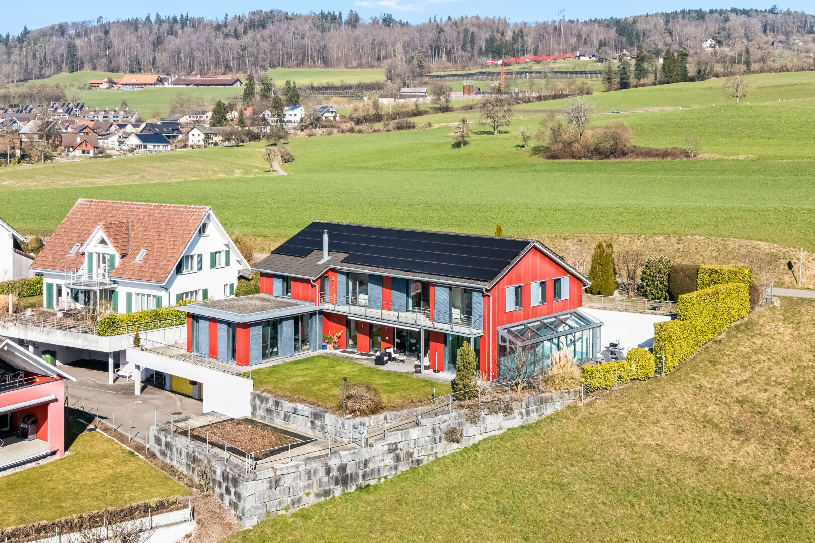 façade avec day time, pelouse, vue sur le terrain de golf, golf course view, et drone view