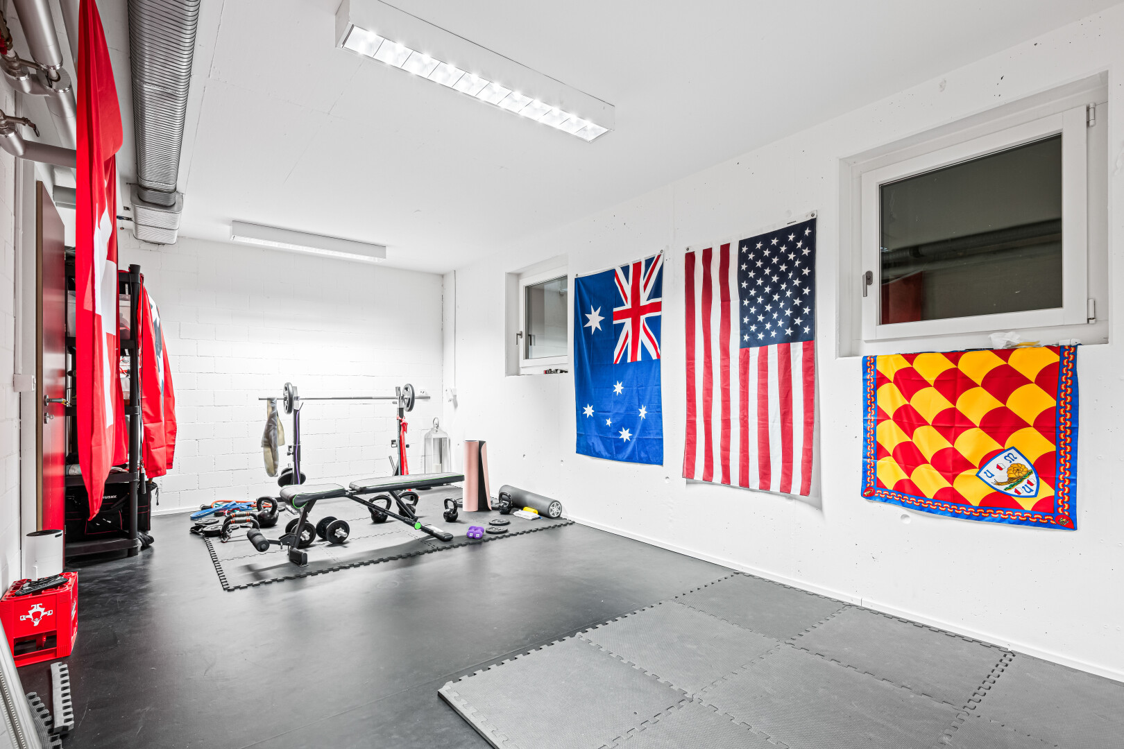 gym avec inside property, cloison sèche, et drywall