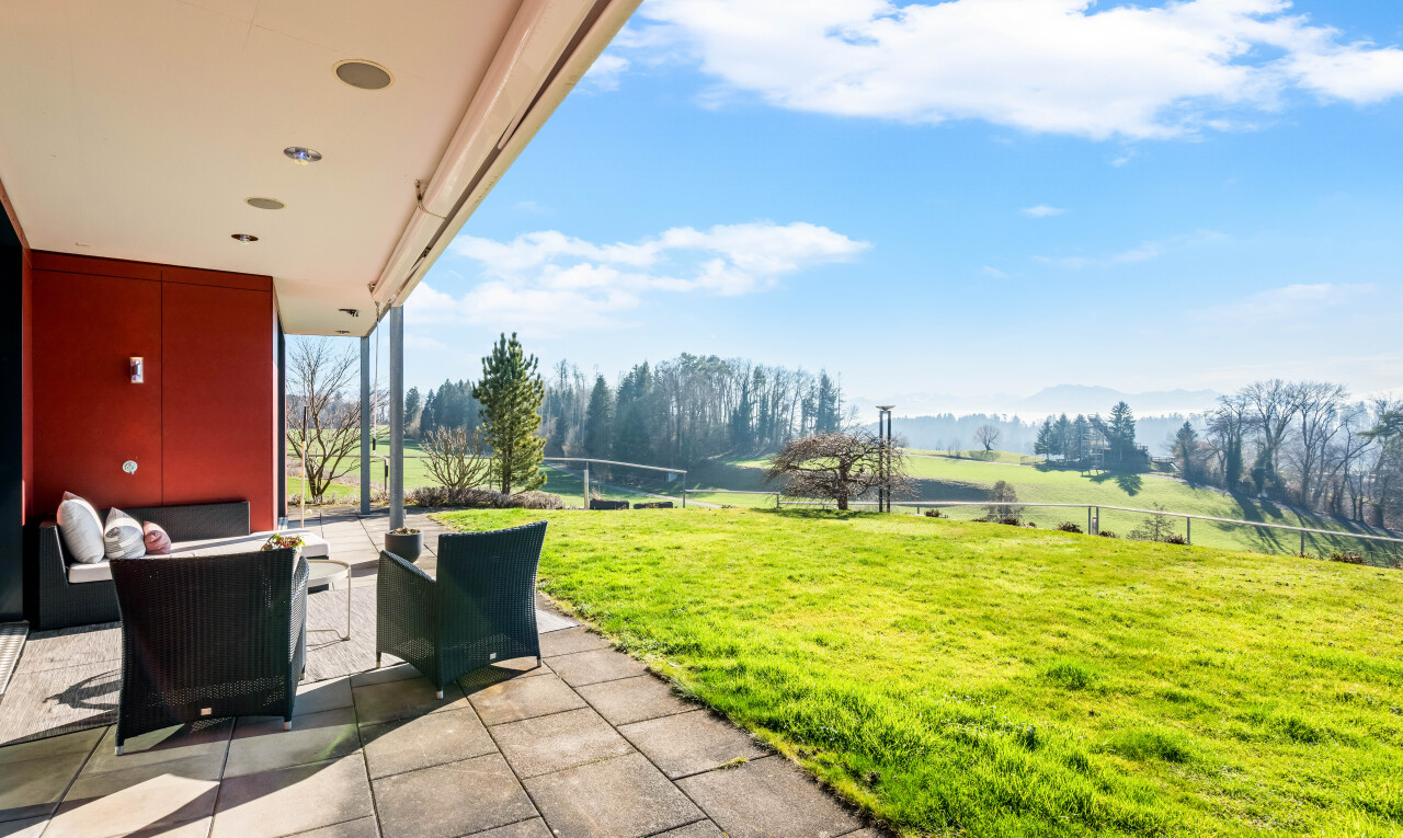 terrasse mit from property, terrasse, rasen, day time, und wohnraum im freien