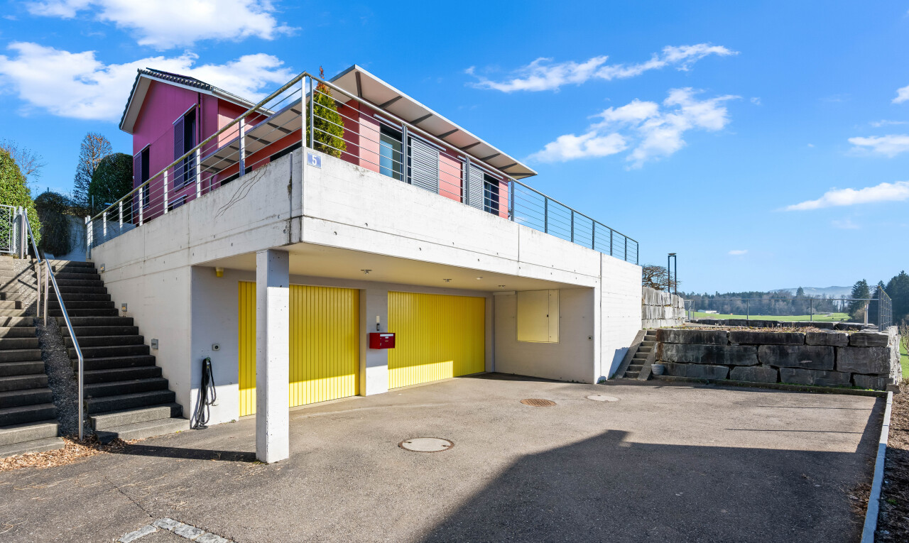 außenansicht mit treppen, day time, stuckverkleidung, integrierter carport, und property visible
