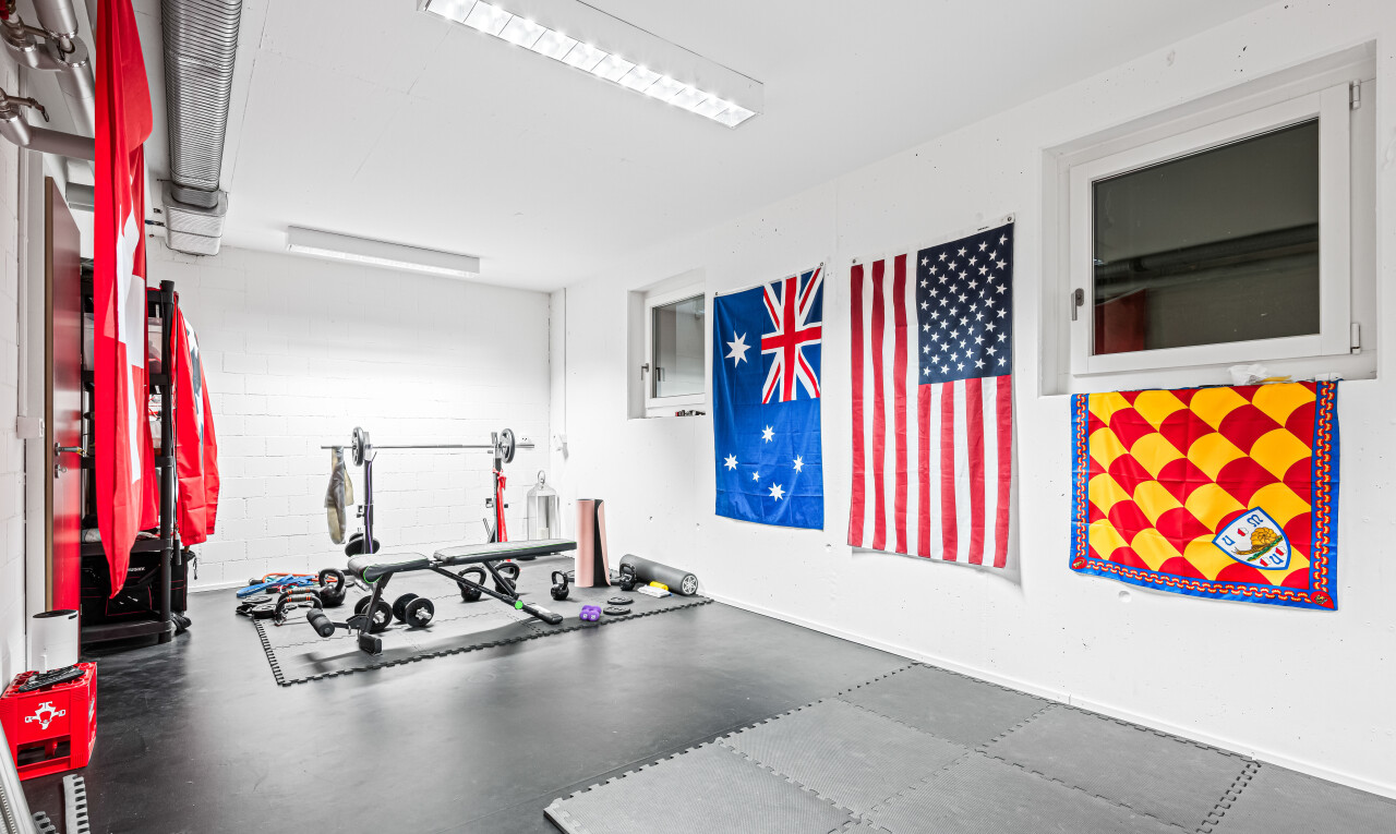 gym avec inside property, cloison sèche, et drywall
