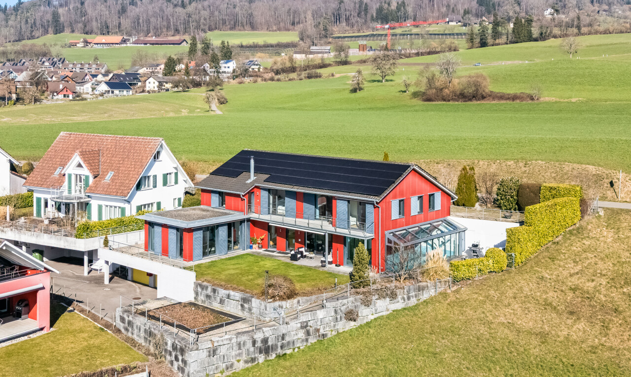 façade avec day time, pelouse, vue sur le terrain de golf, golf course view, et drone view