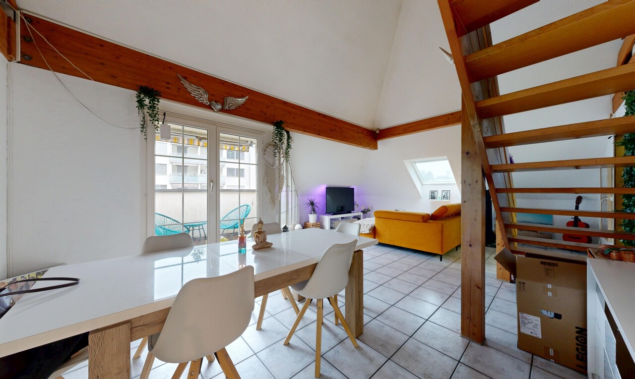 wohn- / esszimmer mit inside property, drywall, gipskartonwand, natural light, und natürliches licht