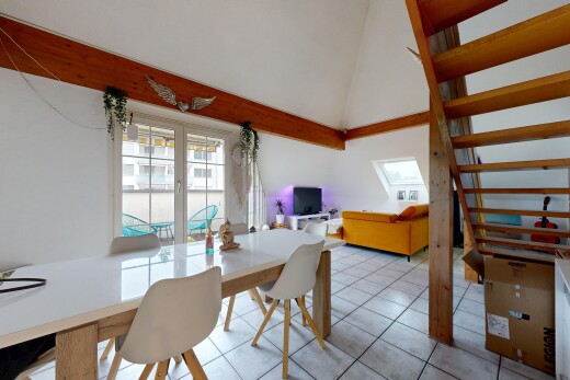 wohn- / esszimmer mit inside property, drywall, gipskartonwand, natural light, und natürliches licht