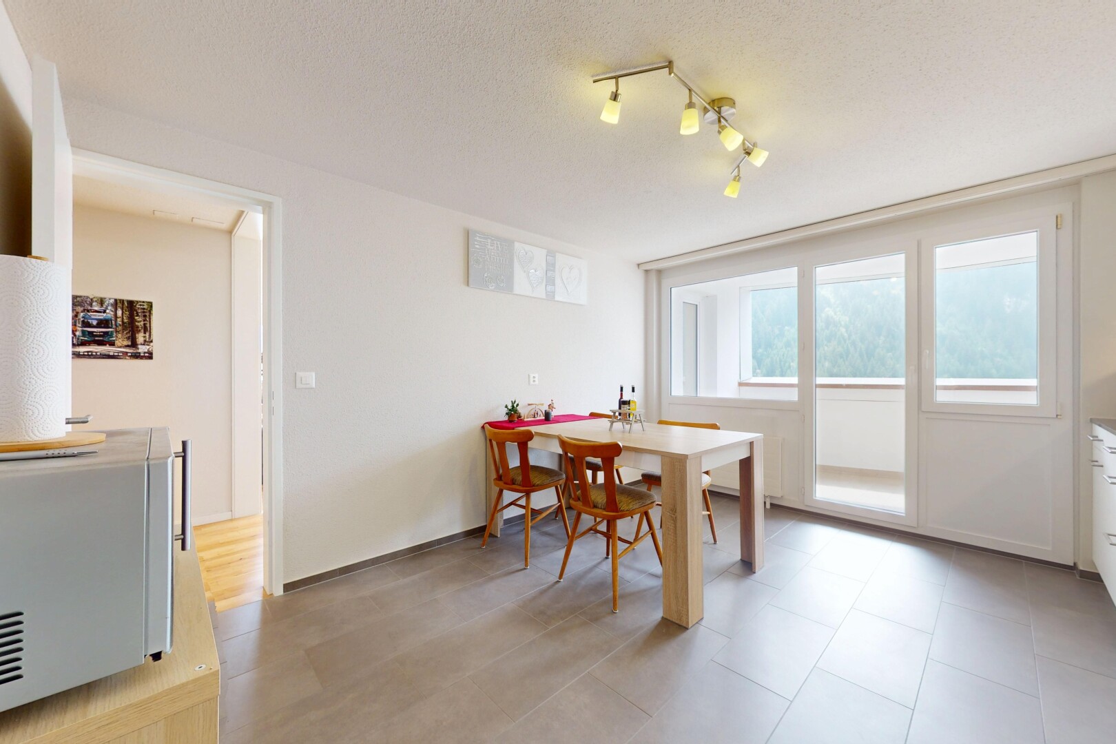 esszimmer mit natürliches licht, natural light, inside property, gipskartonwand, und drywall