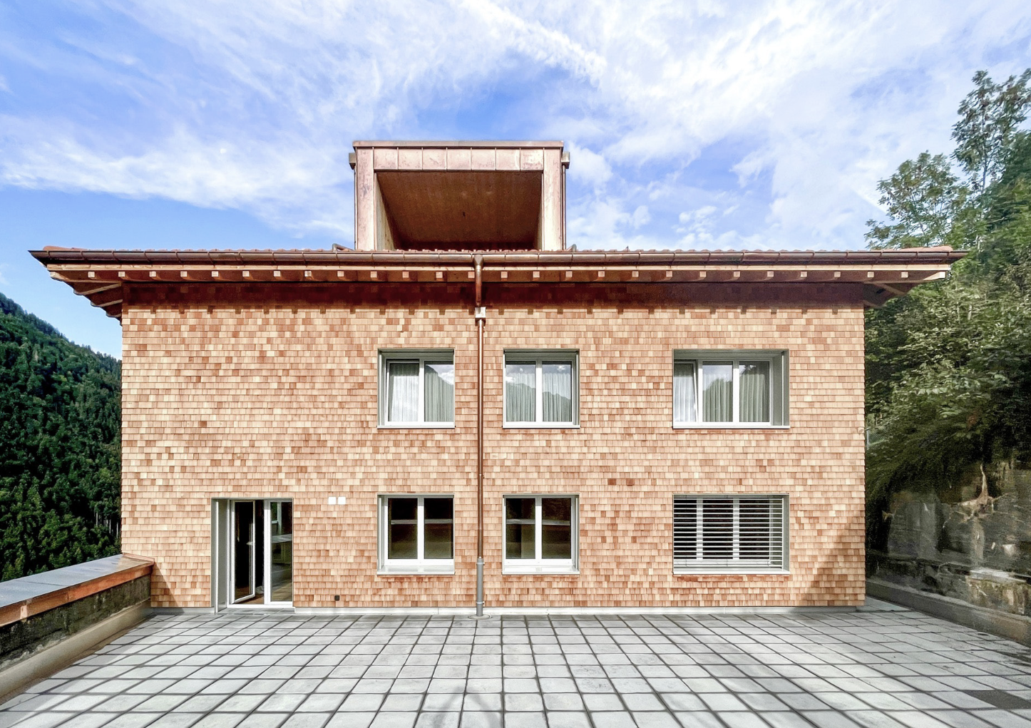 außenansicht mit ziegelverkleidung, day time, und property visible