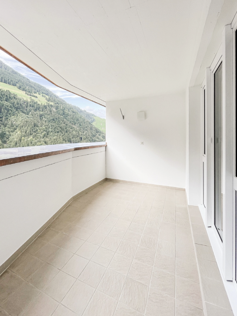 balkon mit forest view, waldblick, balkon, day time, und mountain view