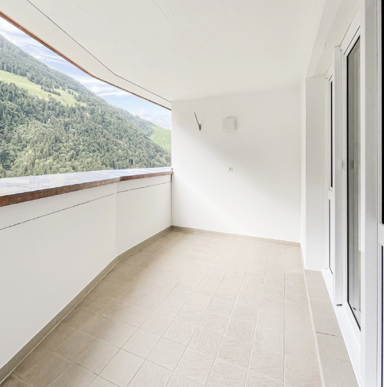 balkon mit forest view, waldblick, balkon, day time, und mountain view