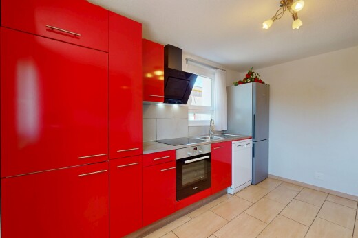 küche mit rote schränke, ofen, geschirrspülmaschine, natürliches licht, und natural light