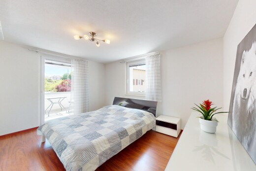 zimmer / schlafzimmer mit natürliches licht, natural light, gipskartonwand, drywall, und inside property