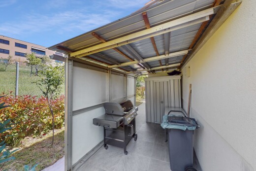 terrasse mit day time, grill, und zaun