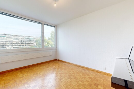 pièce vide avec natural light, lumière naturelle, inside property, drywall, et cloison sèche