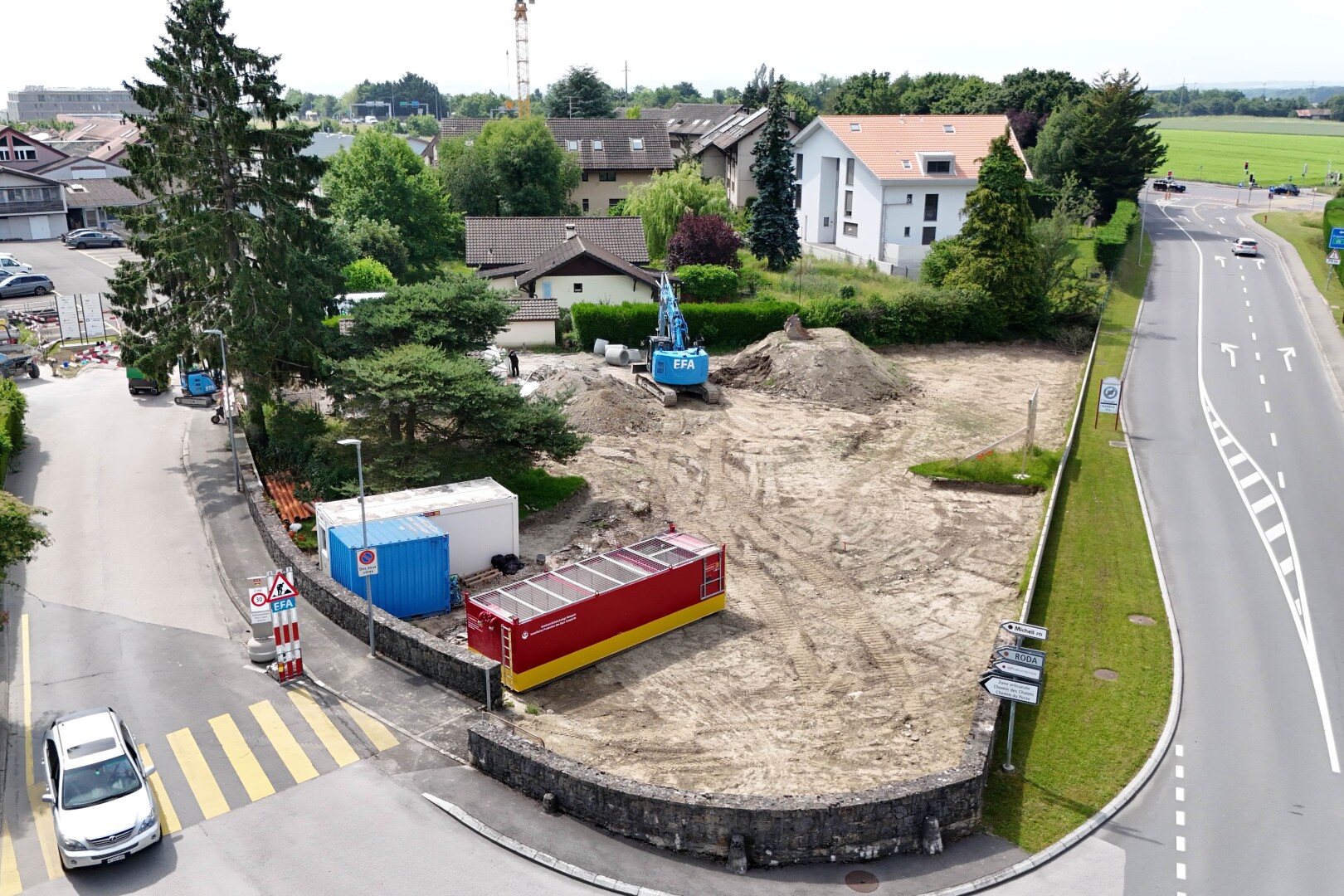 garten mit wohngebietblick und residential view