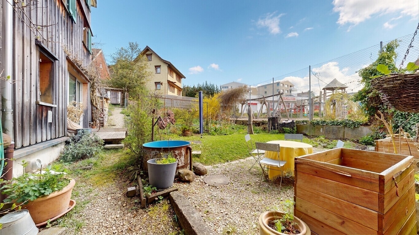 jardin avec clôture, from property, et day time