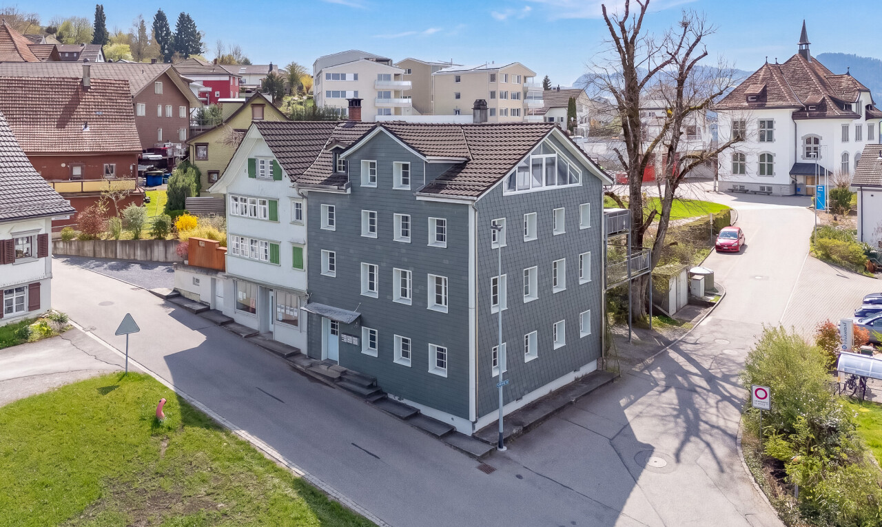 façade avec day time, drone view, residential view, vue résidentielle, et toit en tuiles
